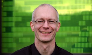 Portrait of Prof. Leon Balents in formal attire